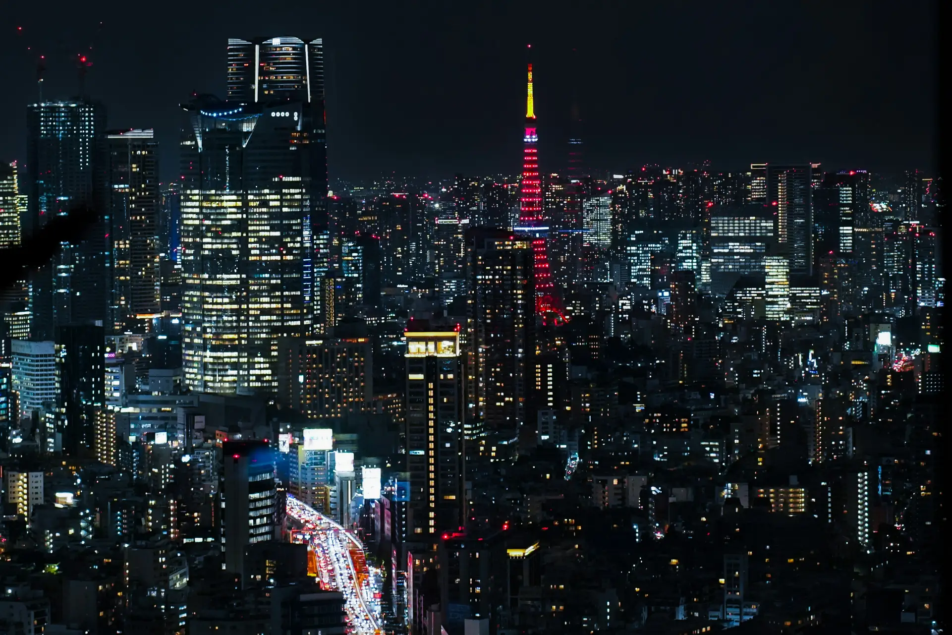 Tokyo di notte con la Tokyo Tower